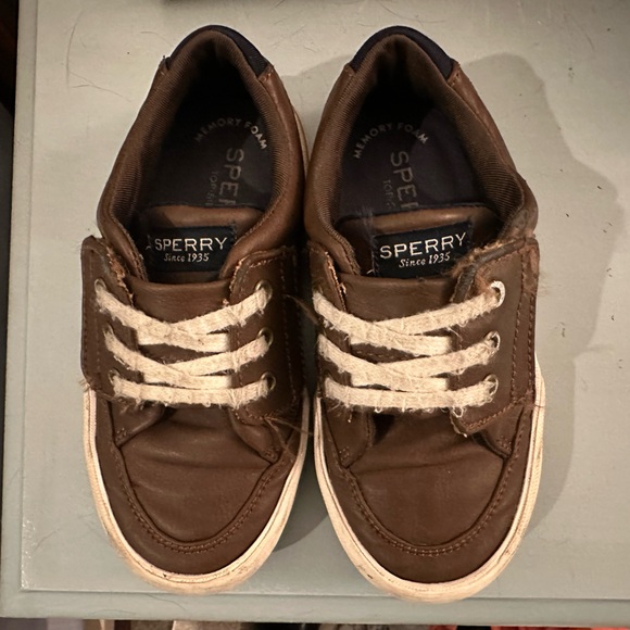 Boys Sperry shoes size 9 - Picture 1 of 4